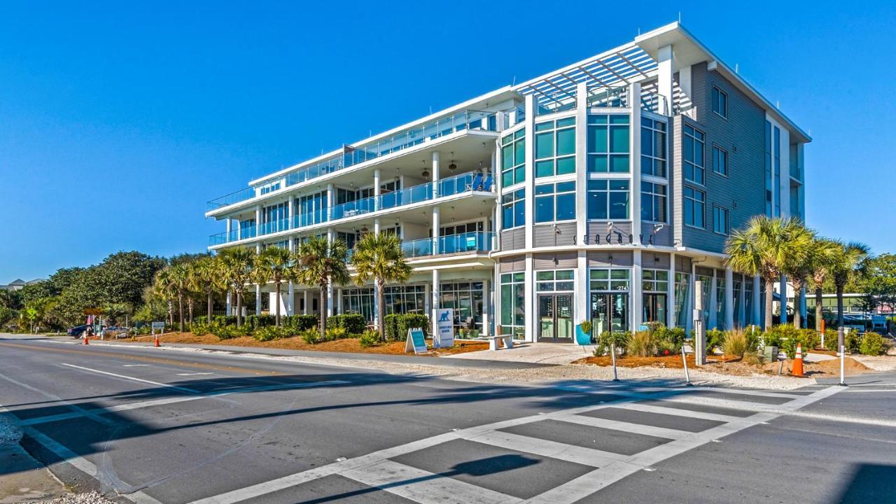 Coastal Living in Unknown City, United States