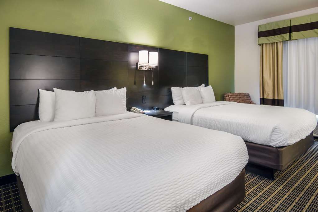 Clarion Inn & Suites Weatherford South - photo 11