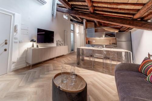Madama Lucrezia Fontana di Trevi & Pantheon — 4-Star Luxury Hotel in Rome, Italy