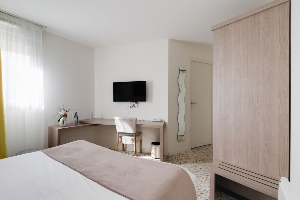 Brit Hotel Alghotel in Cancale, France