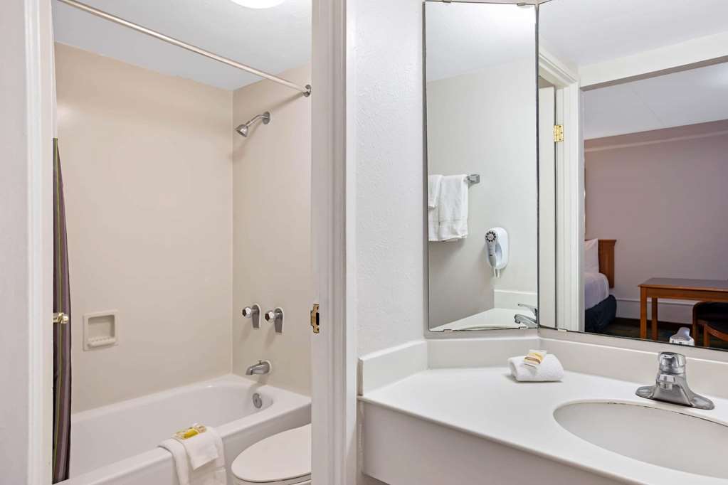 La Quinta Inn by Wyndham El Paso East Lomaland - photo 19