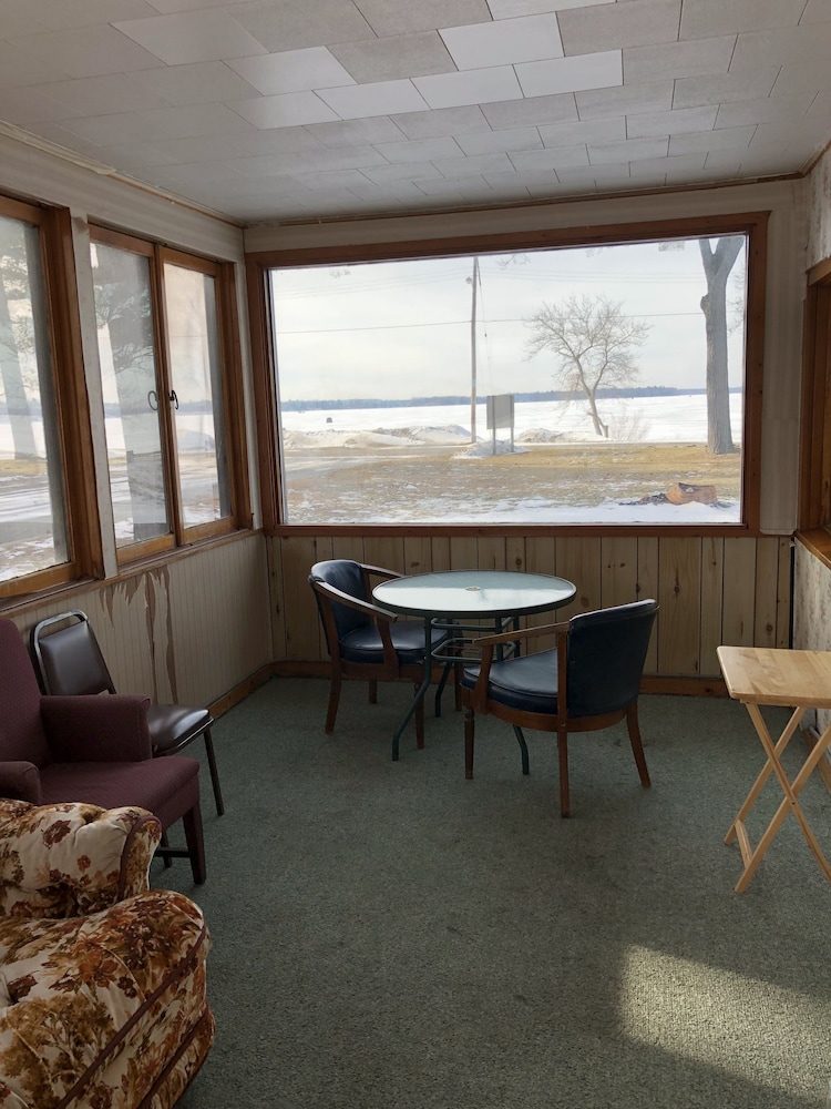 Sun 'N Snow Hotel - photo 10