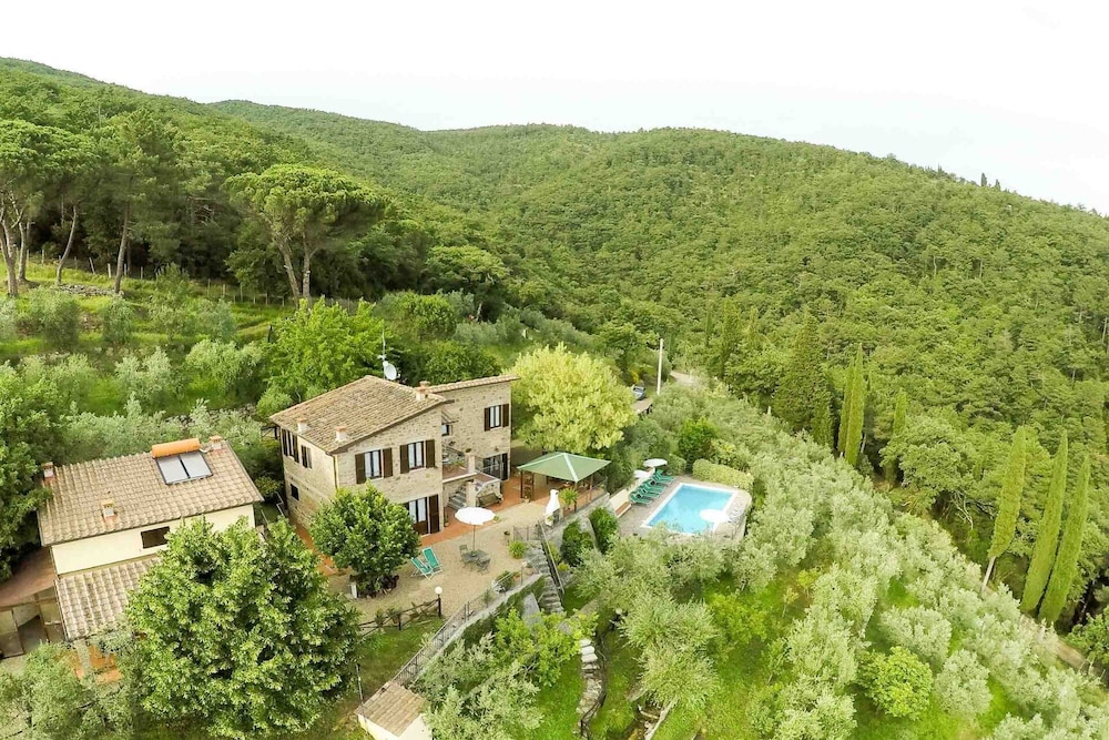 Villa Arcobaleno — 4-Star Luxury Hotel in San Giustino Valdarno, Italy