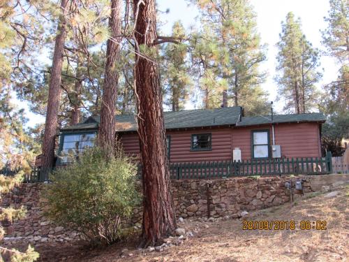 Apple Bear Cabin — 4-Star Luxury Hotel in Big Bear City, United States