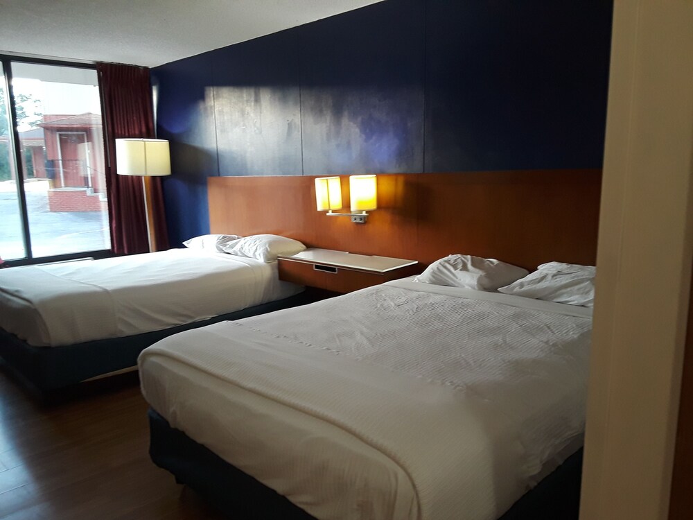 The Metropolitan Hotel - photo 23