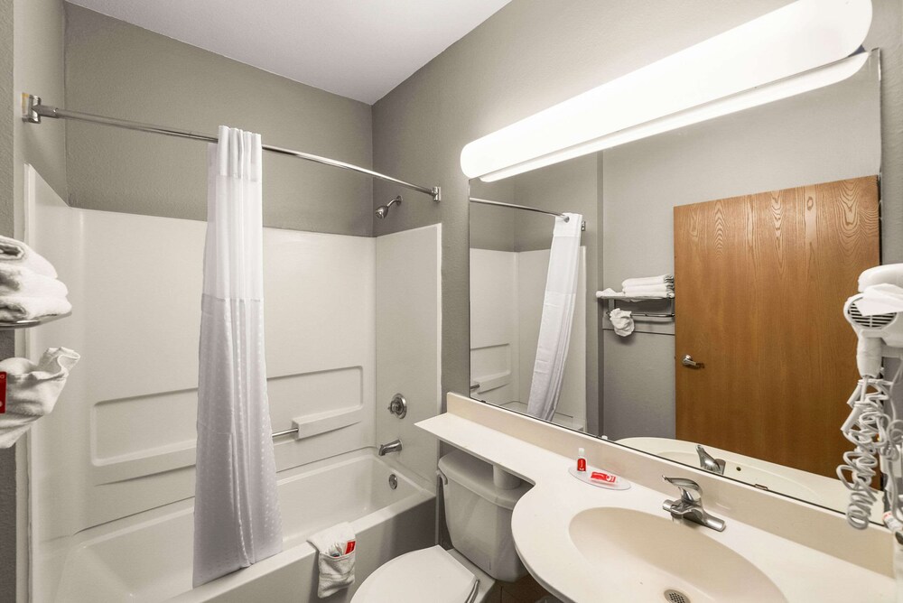 Econo Lodge Inn & Suites Mesquite Dallas East - photo 15