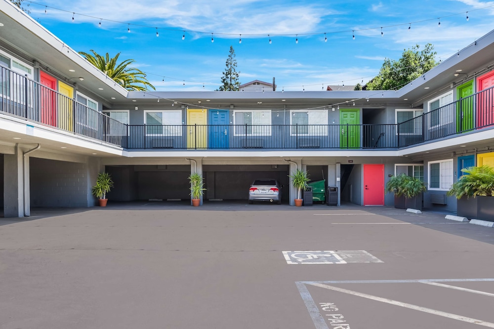 Signature Inn Oakland - photo 2