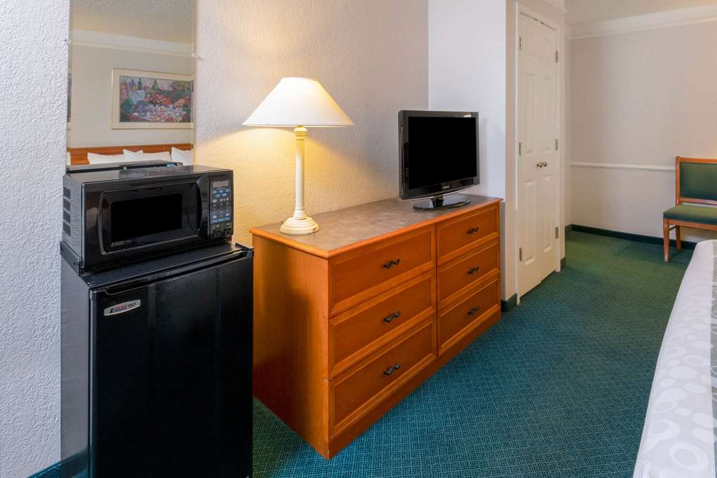 La Quinta Inn by Wyndham Farmington - photo 8