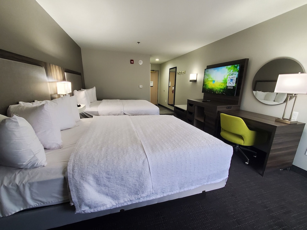 Hampton Inn Olathe - photo 19