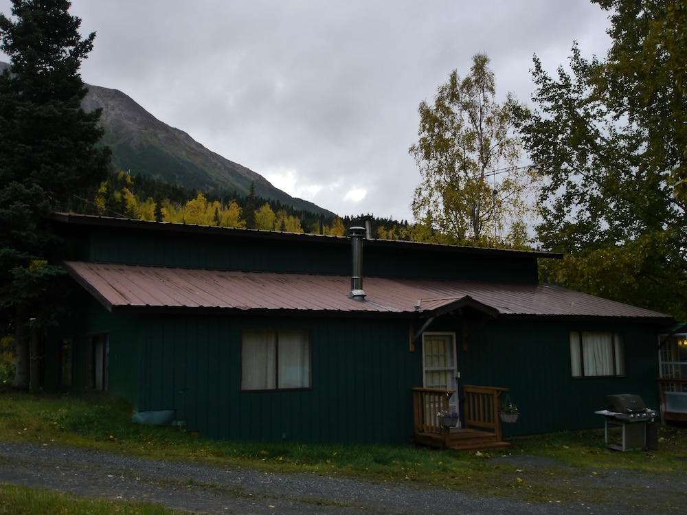 Gwin's Lodge & Roadhouse Est. 1952 - photo 2