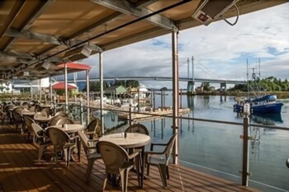 Totem Square Hotel & Marina - photo 6