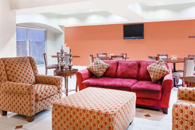 Days Inn & Suites by Wyndham Marquez - photo 2