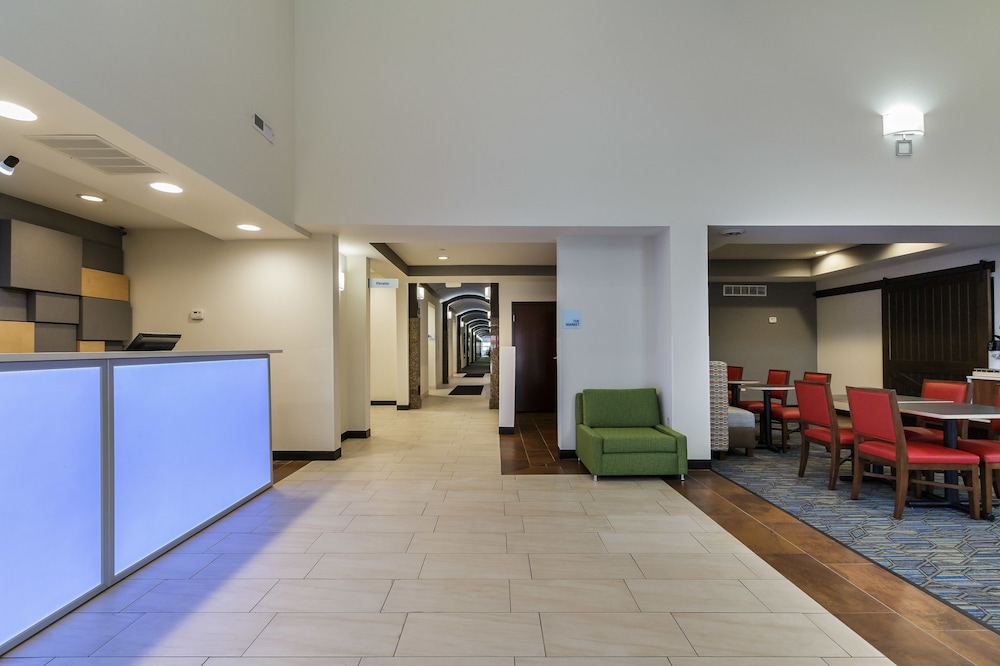Holiday Inn Express Hotel & Suites South Bend by IHG - photo 4