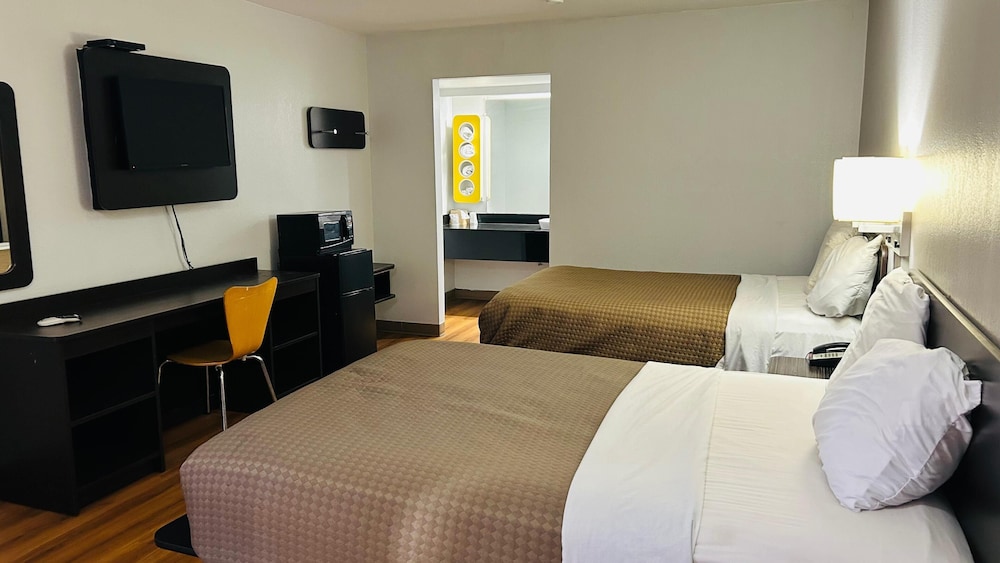 Super 7 Inn Tupelo - photo 9