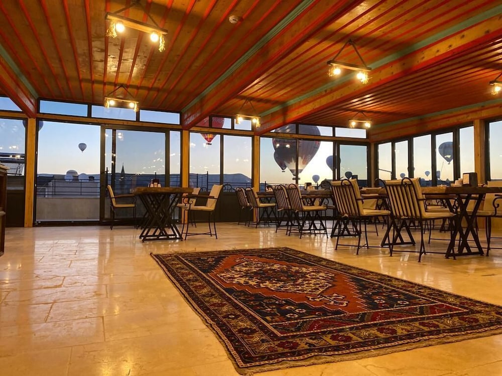 Rustic Caves - carbon neutral hotel in Nevsehir
