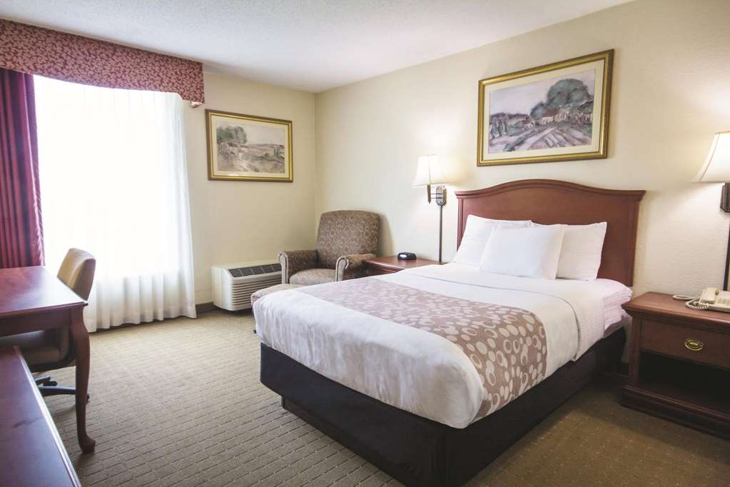 La Quinta Inn Suites Downtown Conference Center - photo 16