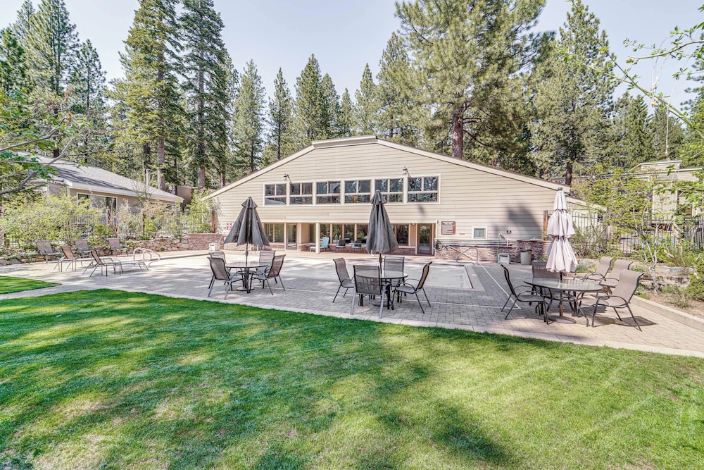 2 Mi to Beach: Inviting Incline Village Escape