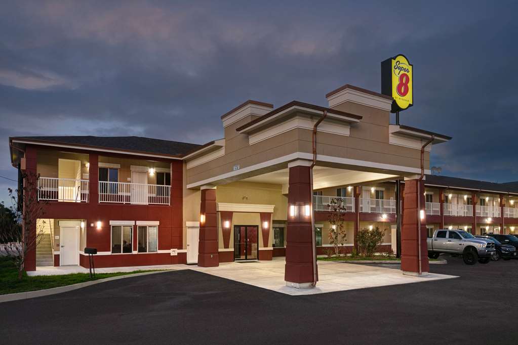Super 8 by Wyndham Karnes City - photo 2