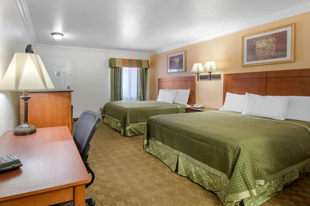 Rodeway Inn Adelanto US 395 - photo 16