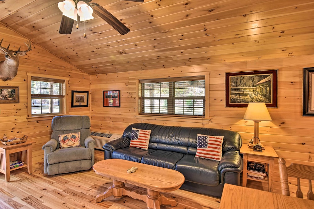 Cozy Anchors Away Cabin Hideaway with Fire Pit — Parsons — photo 3
