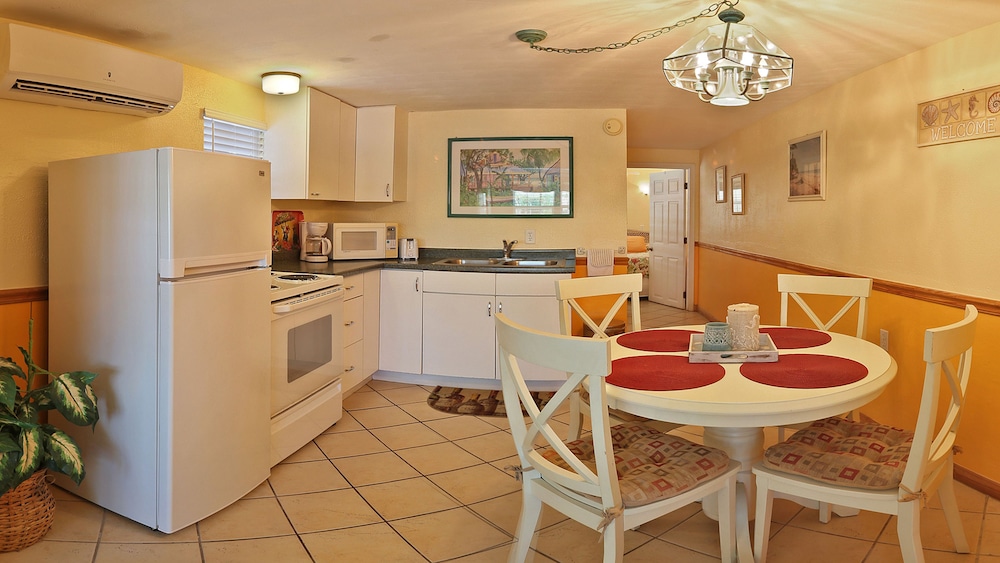 Manatee Bay Inn Near Fishing Pier Fort Myers Beach - photo 4
