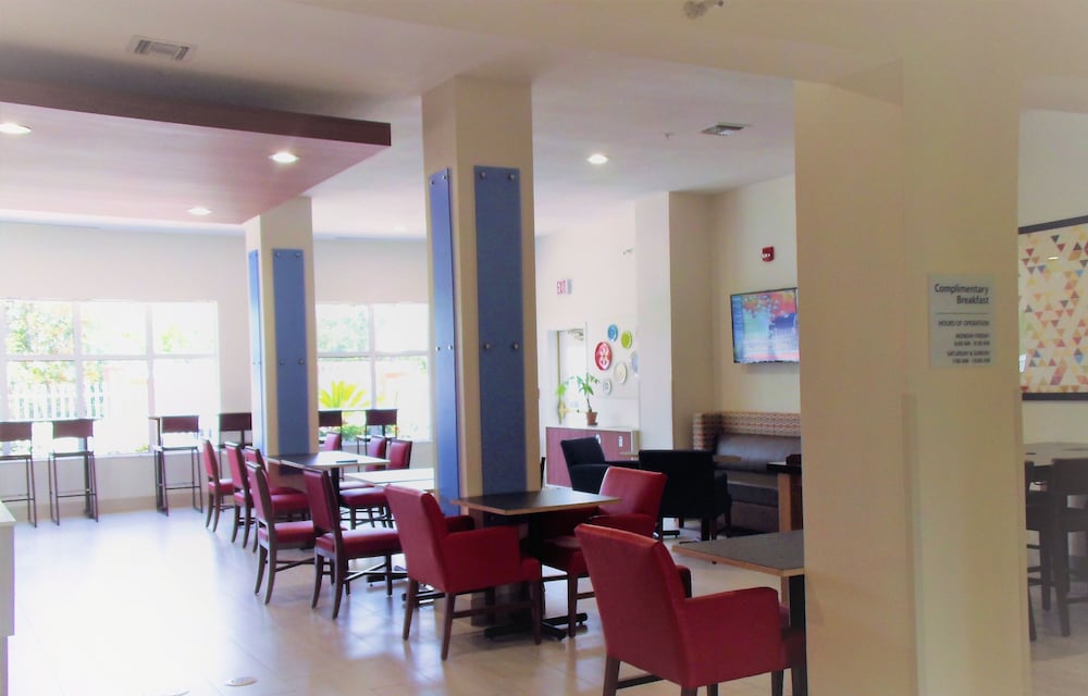 Holiday Inn Express Hotel & Suites Tampa Fairgrounds Casino by IHG - photo 38