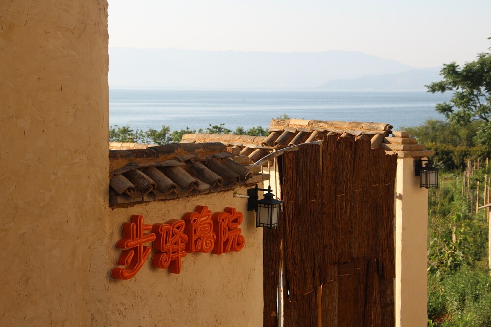 Buyi Hotel Resort Fuxian Lake in Yuxi, People's Republic of China