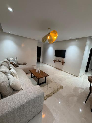 Elegant apartment Racine Bd AlMassira — 4-Star Luxury Hotel in Casablanca, Morocco