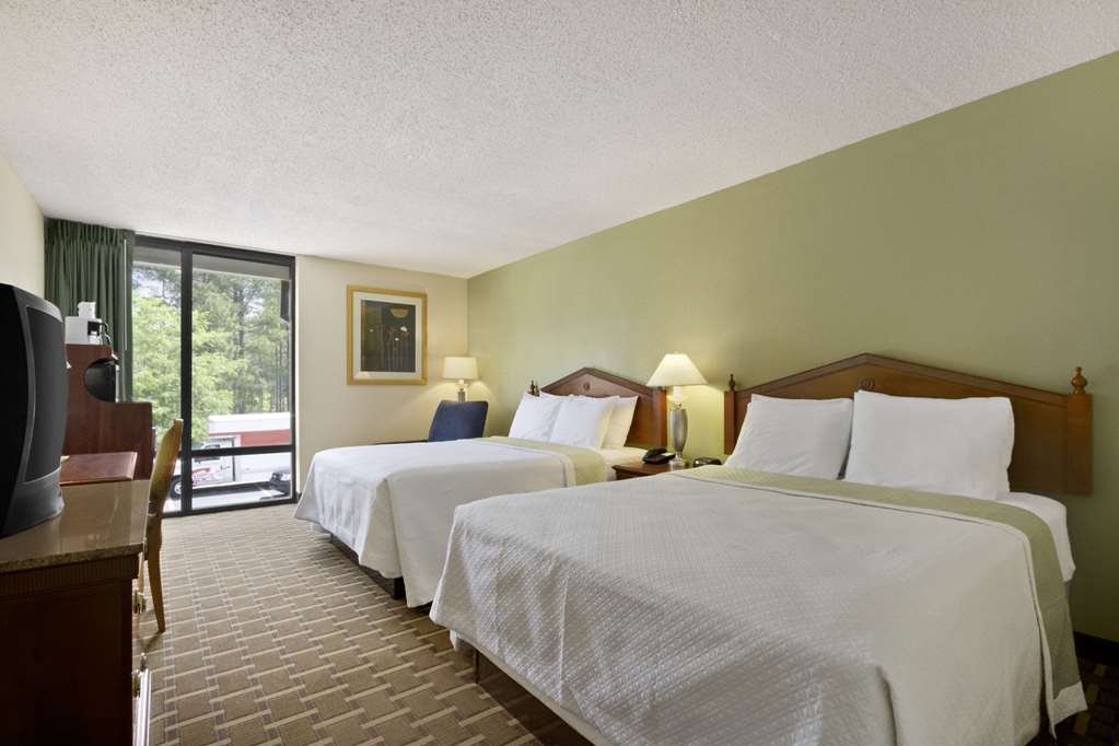Days Inn by Wyndham Fayetteville South I 95 Exit 49 - photo 7