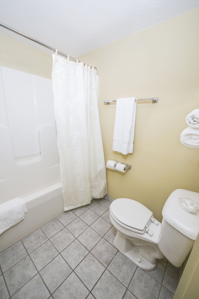 OurGuest Inn and Suites Downtown - photo 14