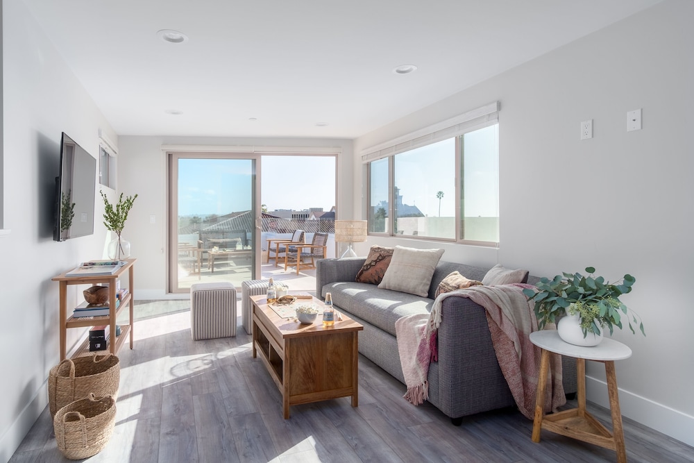Skyline By Avantstay Modern Beach Retreat w Spacious Patio & Rooftop Views - photo 11