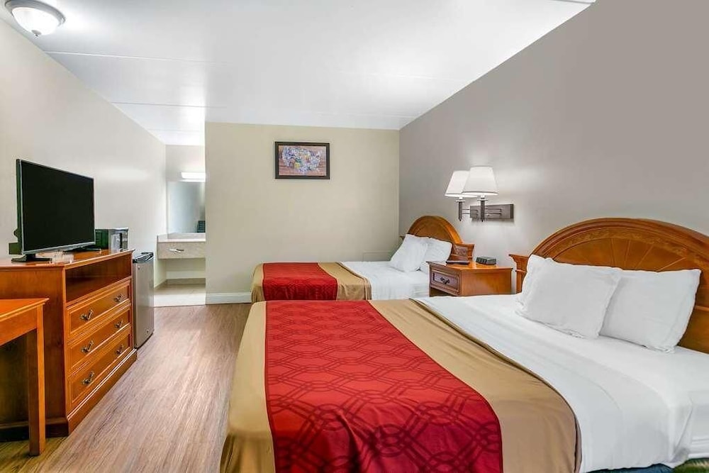 Econo Lodge Northeast - photo 8