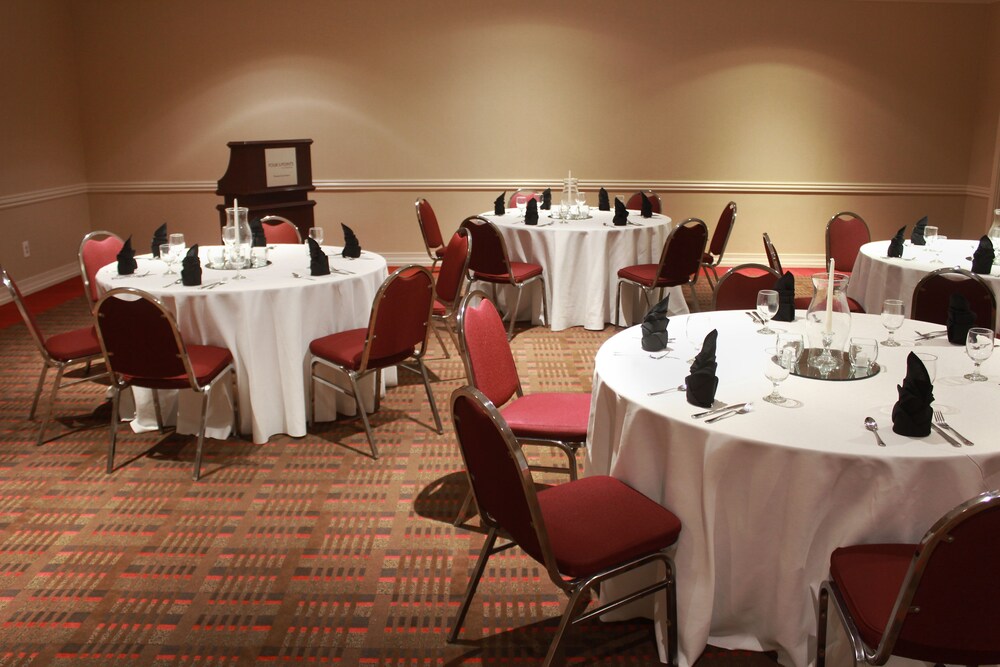 Four Points by Sheraton Kansas City Airport - photo 38