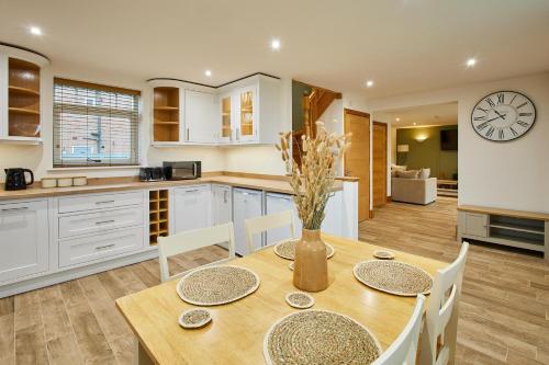 Host Stay Fawcett Cottage