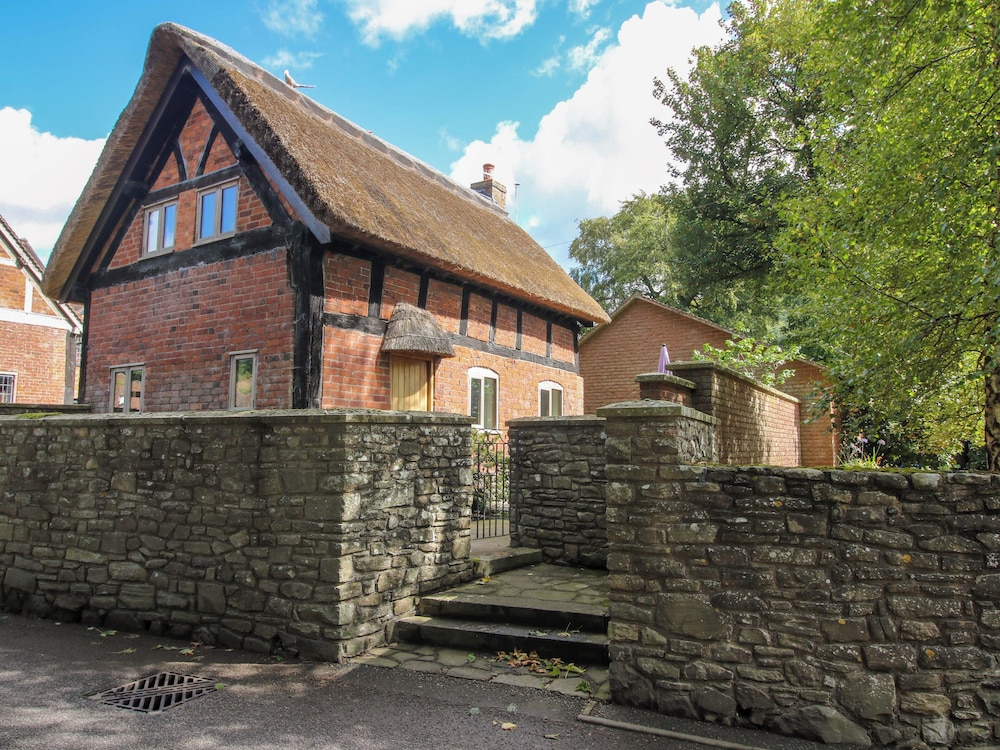 Manor Cottage — 4-Star Luxury Hotel in Church Stretton, United Kingdom