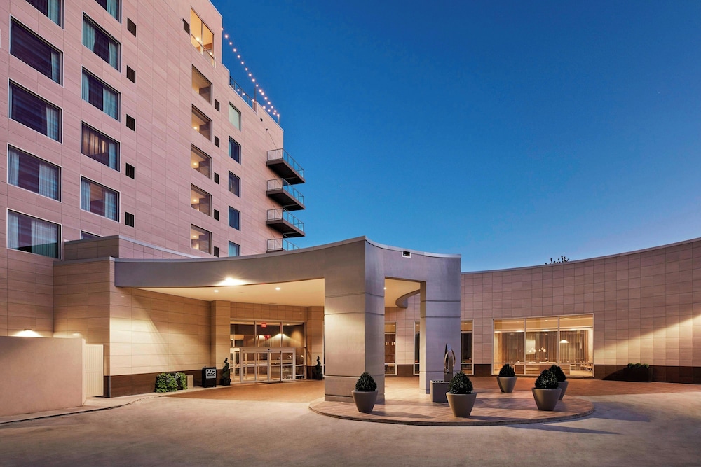 AC Hotel by Marriott Cincinnati at The Banks - photo 71