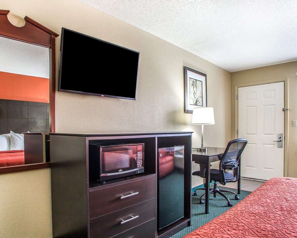 Quality Inn Morton at I 74 - photo 8