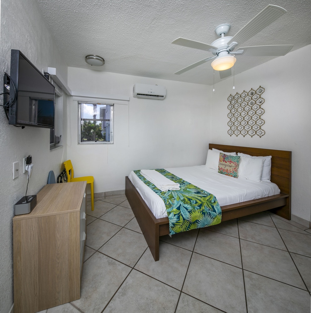 St Pete Beach Suites - photo 36
