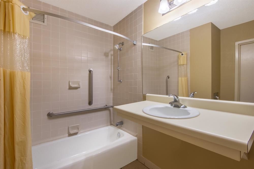 Hampton Inn by Hilton Clanton - photo 4