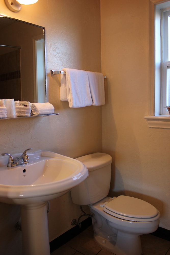 Lava Spa Motel & RV Park - photo 27