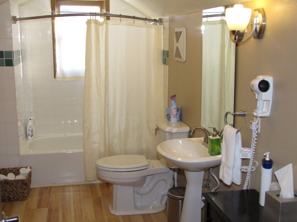 Copper Whale Inn - photo 16
