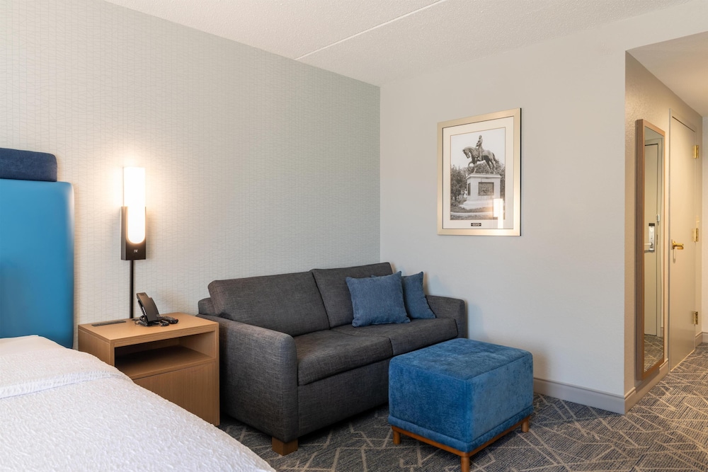 Hampton Inn Portsmouth Central - photo 28