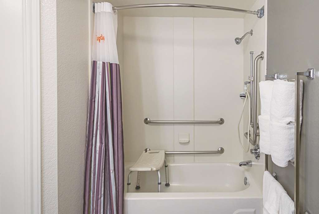 La Quinta Inn & Suites by Wyndham Atlanta Conyers - photo 23