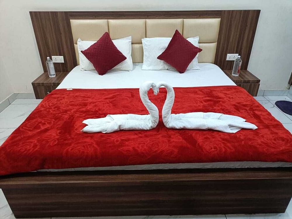 Hotel Lucky Guest House in Jhansi, India