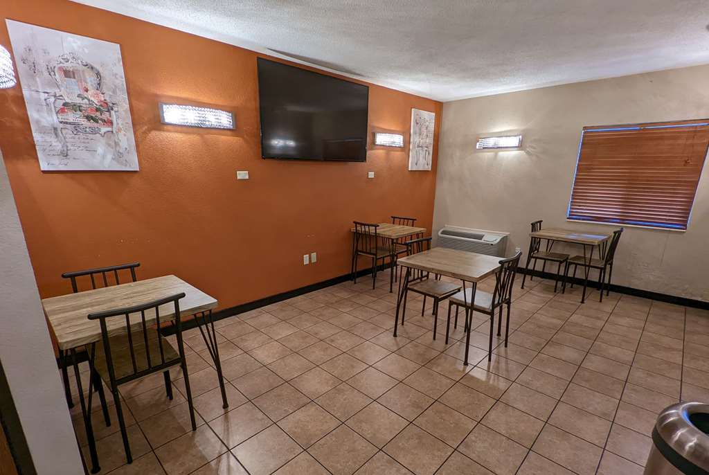 Super 8 by Wyndham Wichita North - photo 21