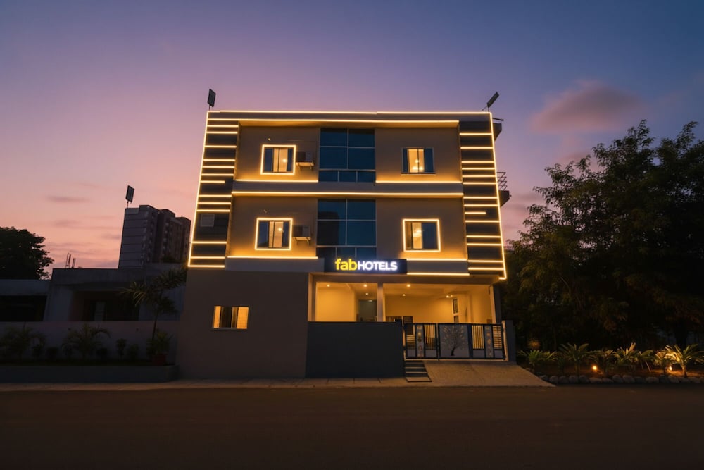 Fabhotel Grand Embassy - last minute hotel in Indore