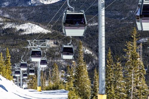 Zephyr Slopeside 1504 2 Bedroom Condo by RedAwning — 4-Star Luxury Hotel in Winter Park, United States