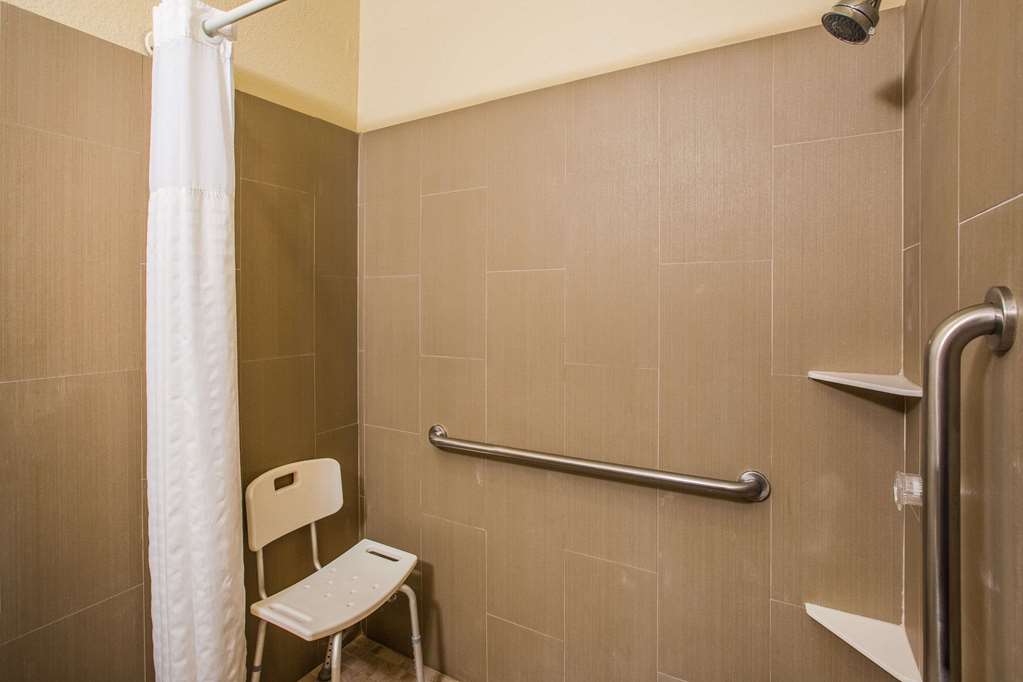 Super 8 by Wyndham Altoona - photo 6