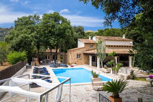 Distinguished Pollensa Villa 4 Bedrooms Villa Segu Cini — 4-Star Luxury Hotel in Pollenca, Spain