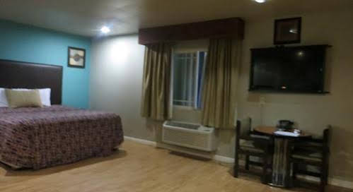 Rocky Inn - photo 11